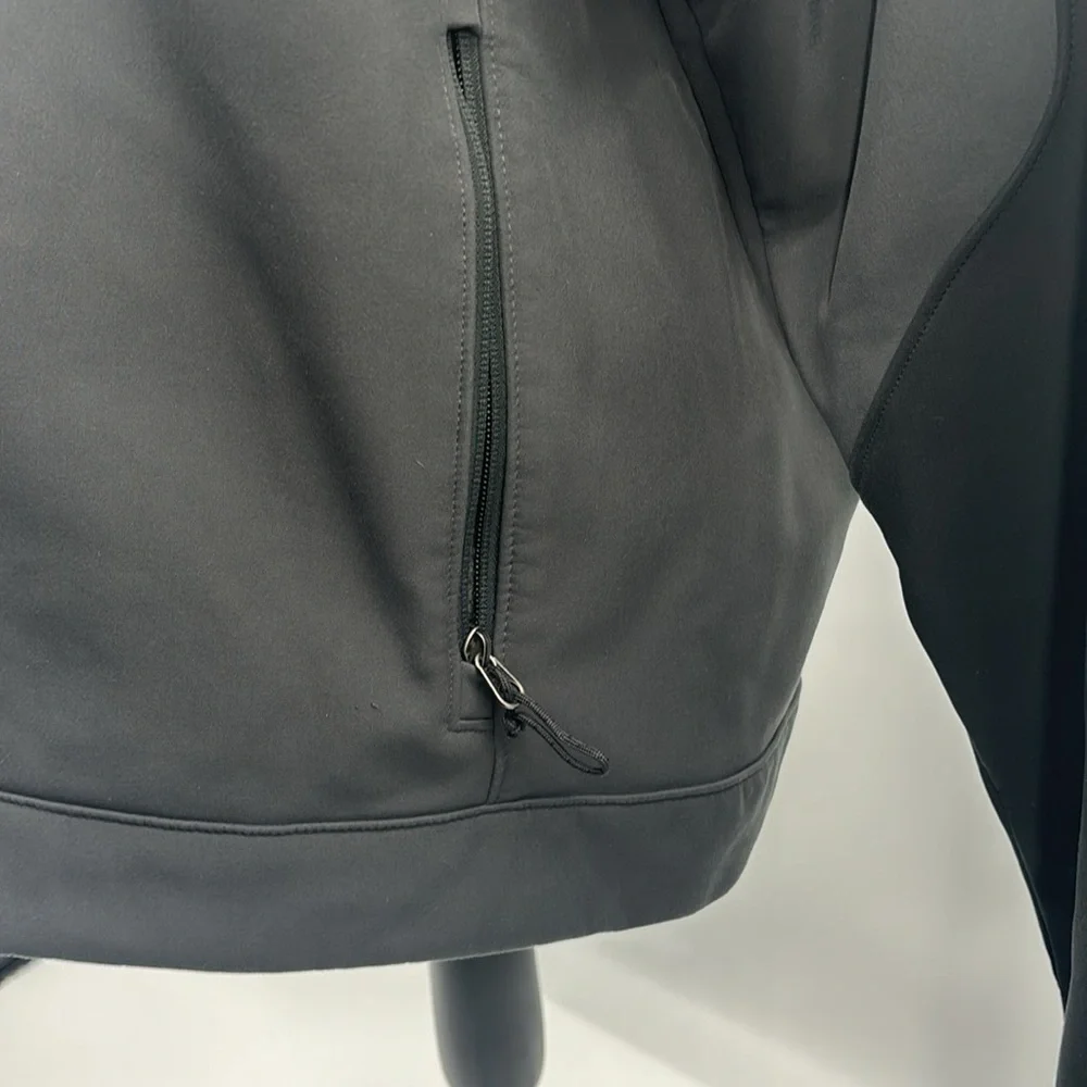 UEC The North Face black TFN APEX black jacket medium